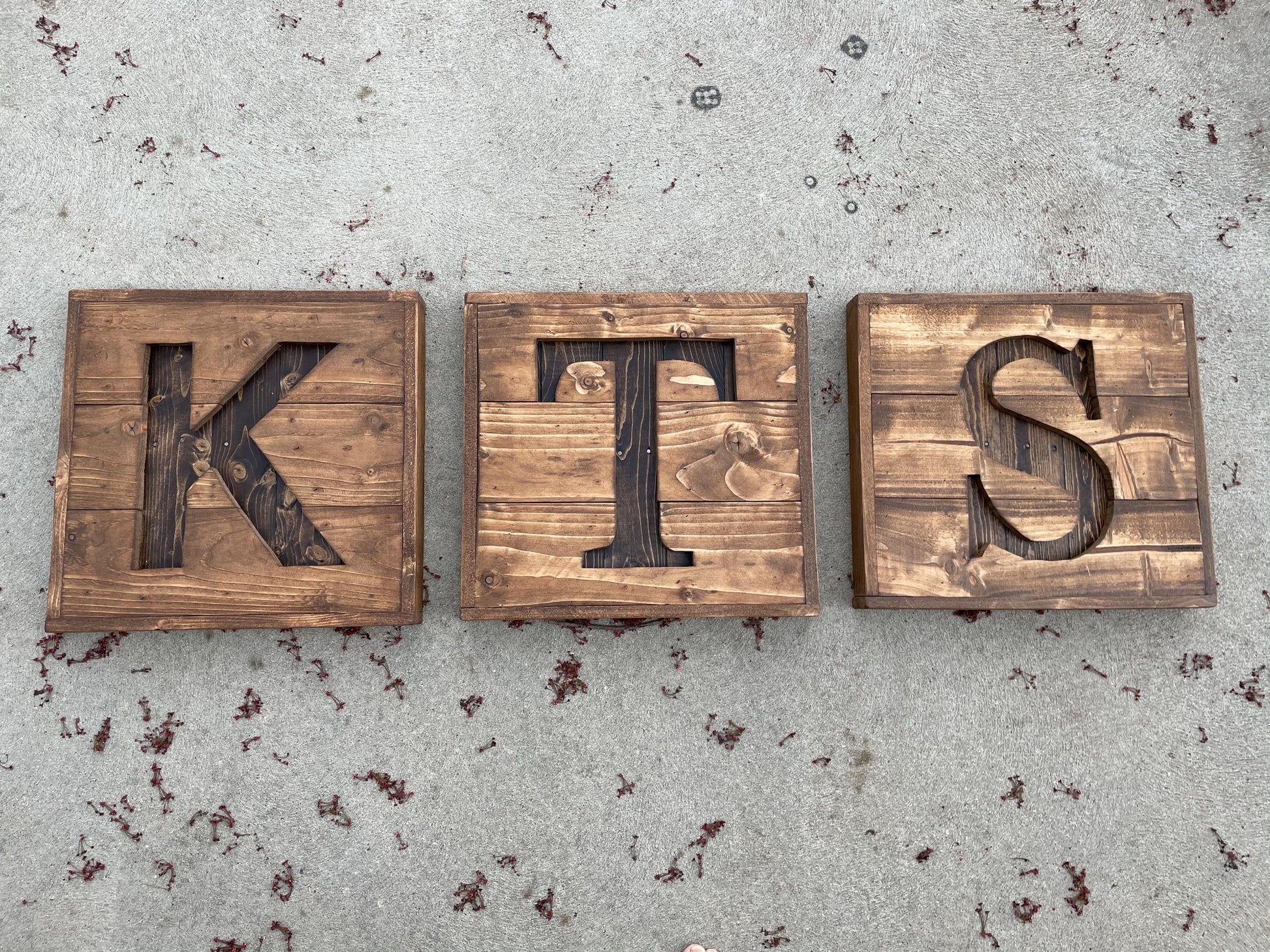 Rustic Monogram Wall Sign, Custom Initial Pallet Decor, Personalized Wedding or Housewarming Gift (18X18INCH)